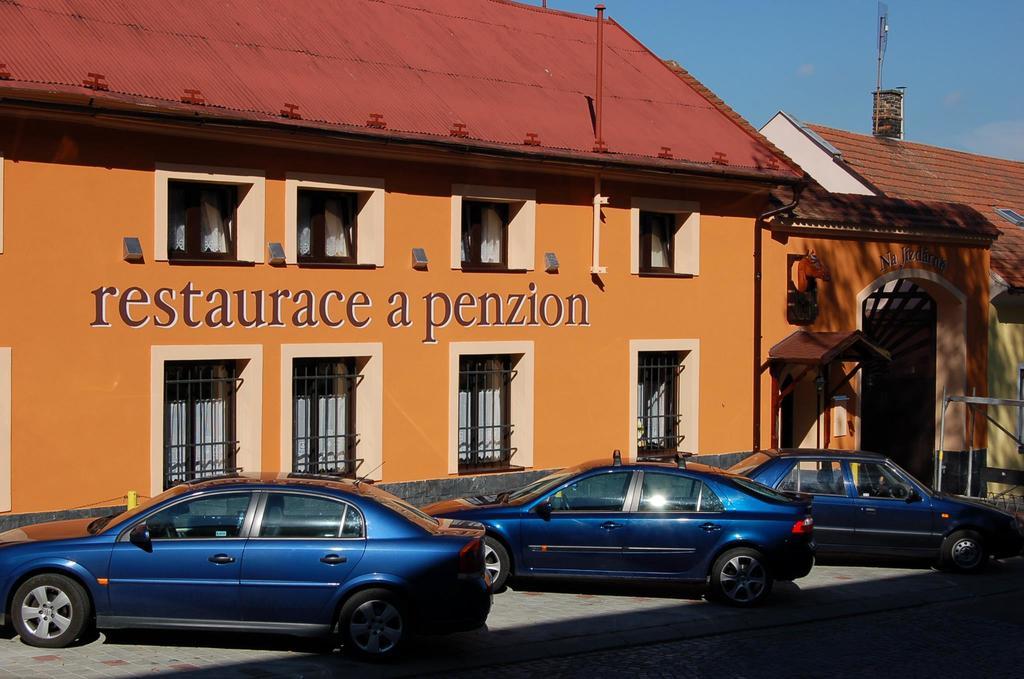 Penzion A Restaurace Na Jizdarne Kroměříž Buitenkant foto